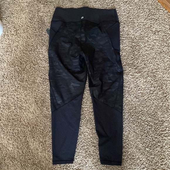 Gap Fit Sculpt Revolution Compression Leggings in Black Camo - Picture 10 of 16
